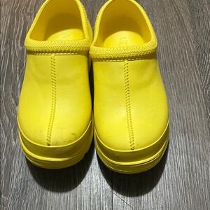 CROCS Women's Bright Yellow Slippers